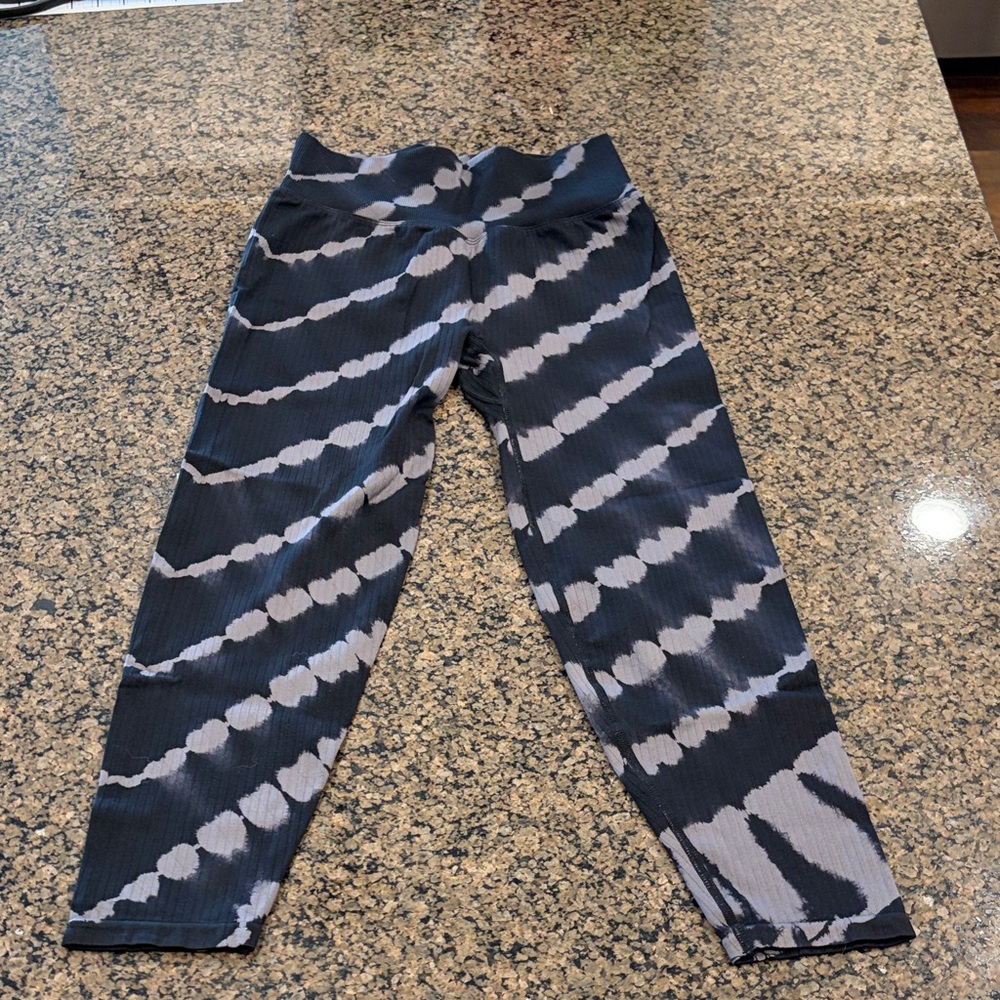 Stylish Women’s VS-Pink Tie-Dye Leggings